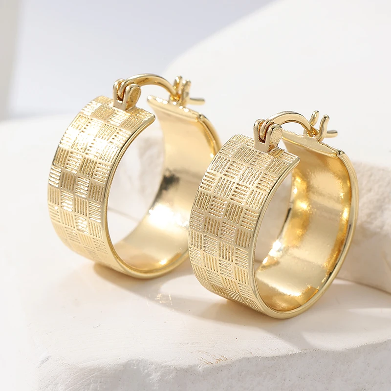 Fashion Luxury Embossed Golden Plated Wide Hoop Earrings Women's Elegant Temperament Banquet Festival Jewelry Accessories Crafts