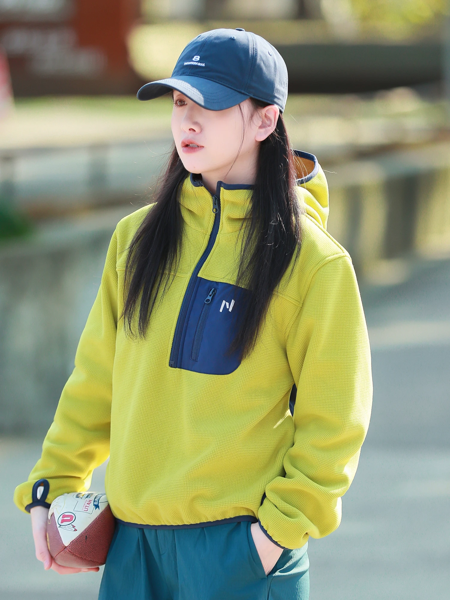 

Повседневная женская укороченная куртка на флисовой подкладке для активного отдыха, весна-осень, с капюшоном, теплая, для походов, модная, из полиэфирного волокна