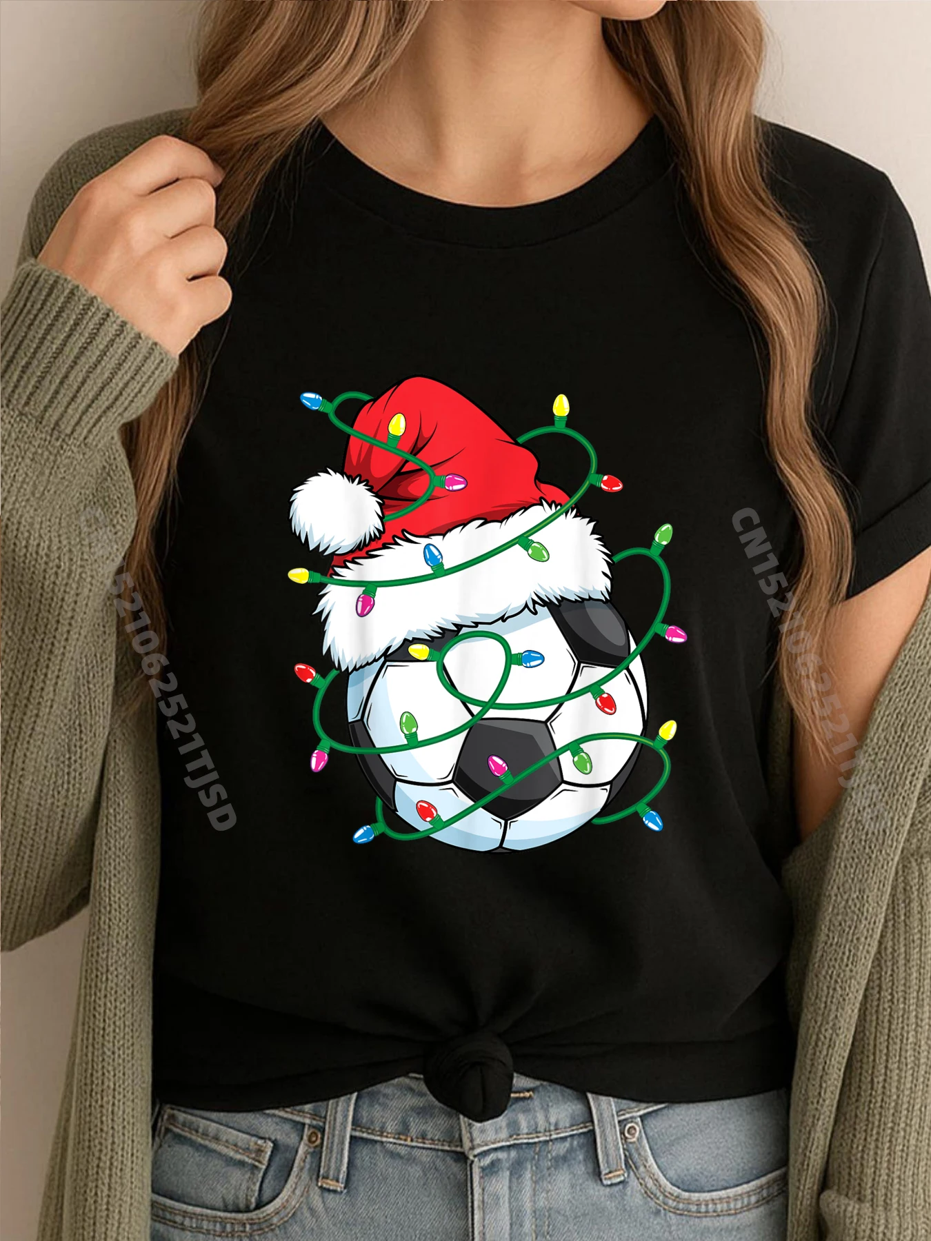 

Санта-Футбол Спортивный Мяч Женщина Рождество Рождественские огни Серая рубашка Футболка с рисунком Женская одежда Эстетическая
