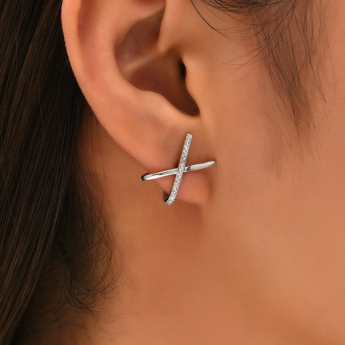 

JF2023 New Original Design Delicate Light Luxury Micro Inset Zircon Elegant And Simple Cross X Shape Stud Earrings For Women