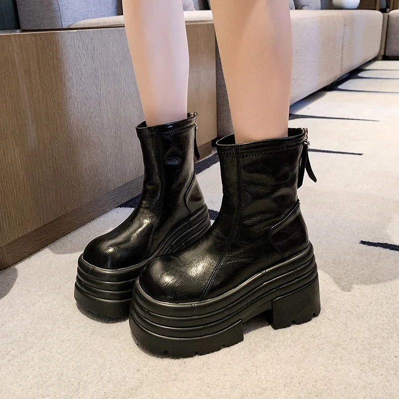 

Новинка 2025 года, женские ботильоны на высокой платформе, массивные зимние кроссовки, повседневная кожаная обувь в стиле панк, высокие мотоциклетные короткие ботинки 10 см