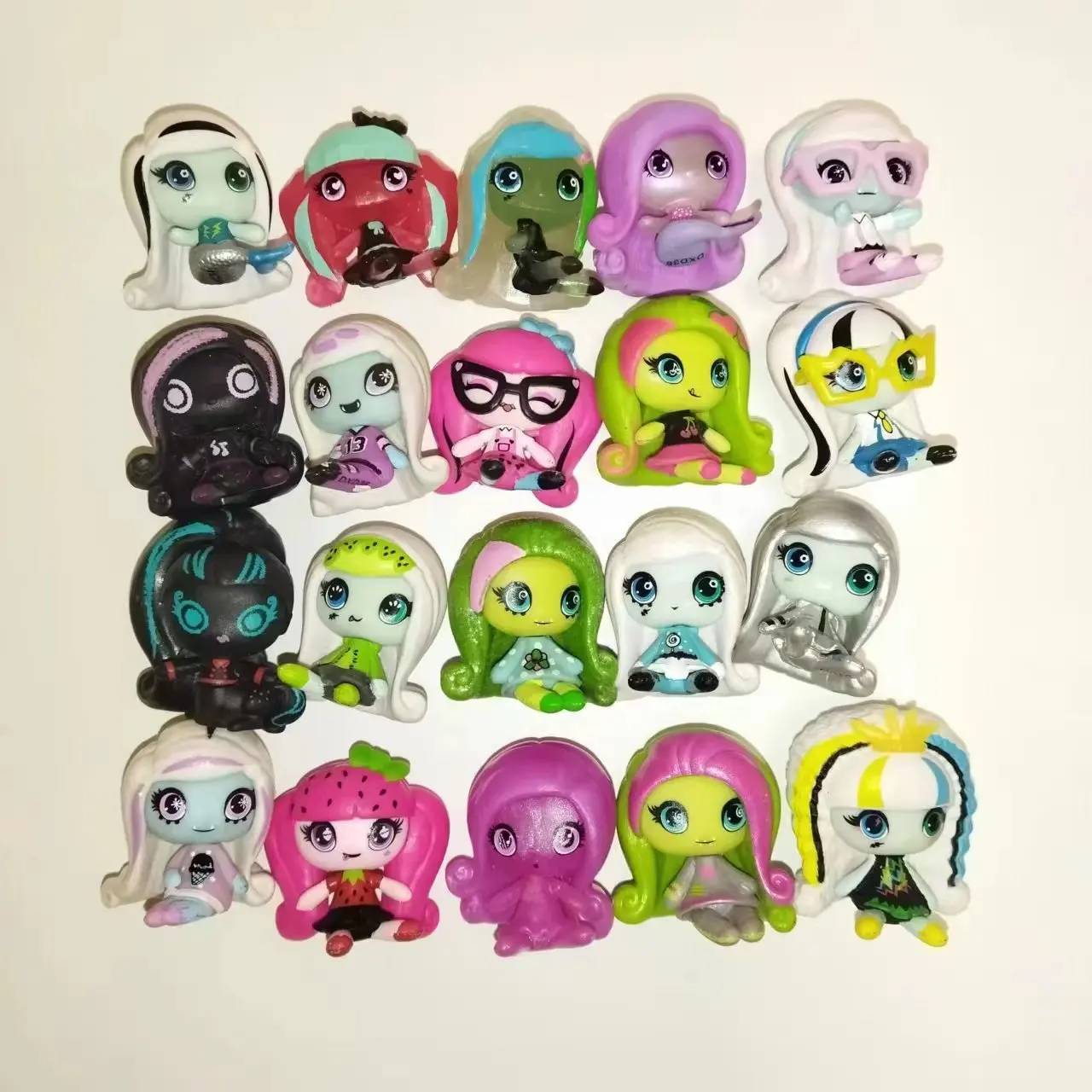 Figuras de acción originales de Monster High Minis, modelo de colección limitada, juguetes para niños y niñas, el mejor regalo de cumpleaños y Navidad, 3-4cm