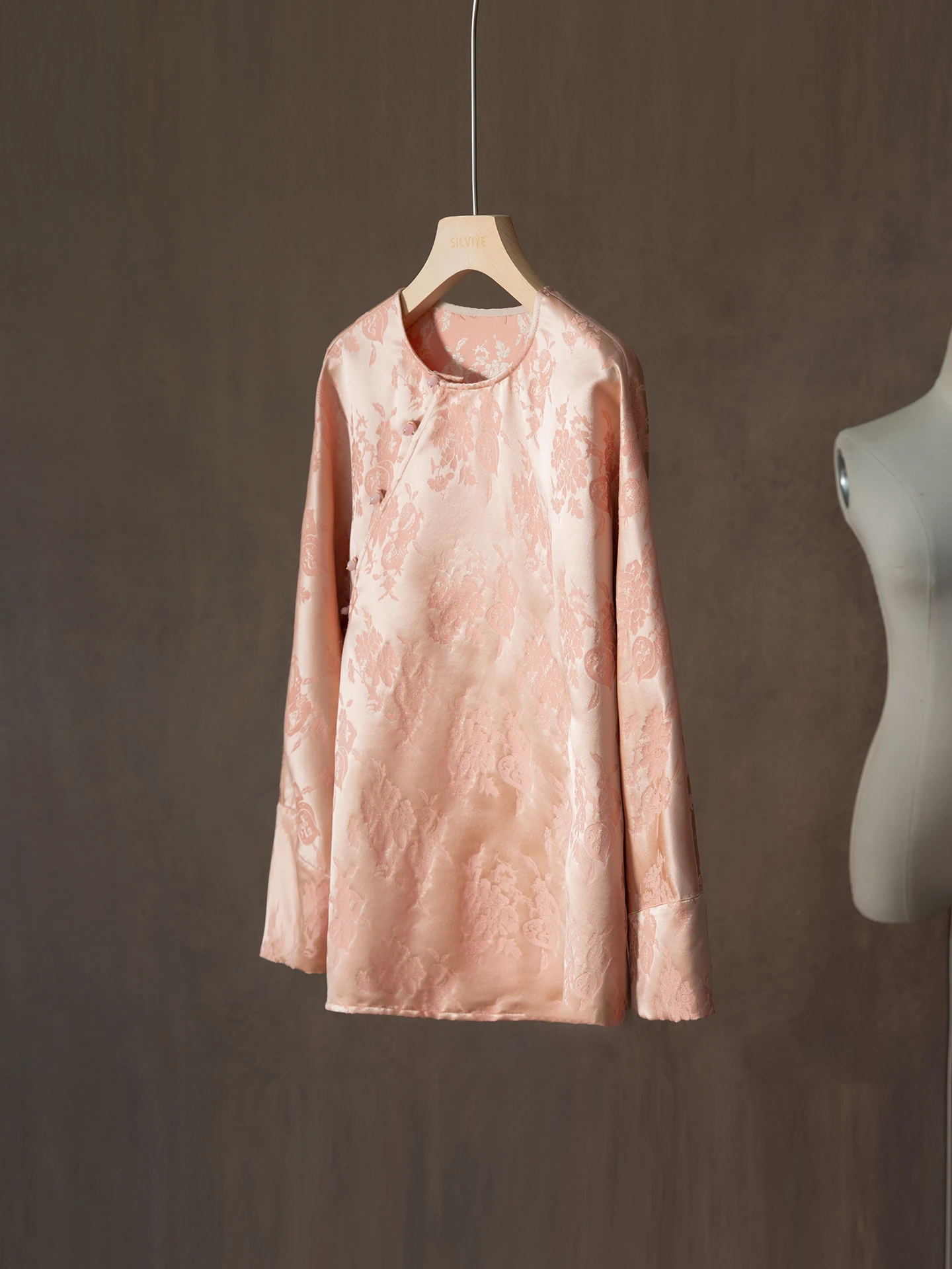 

Chinese Sle Silk Wool Embroidered Top round Ne Sve Tie Traditional National Sle Long Sve Women's Premium Silk Woo...