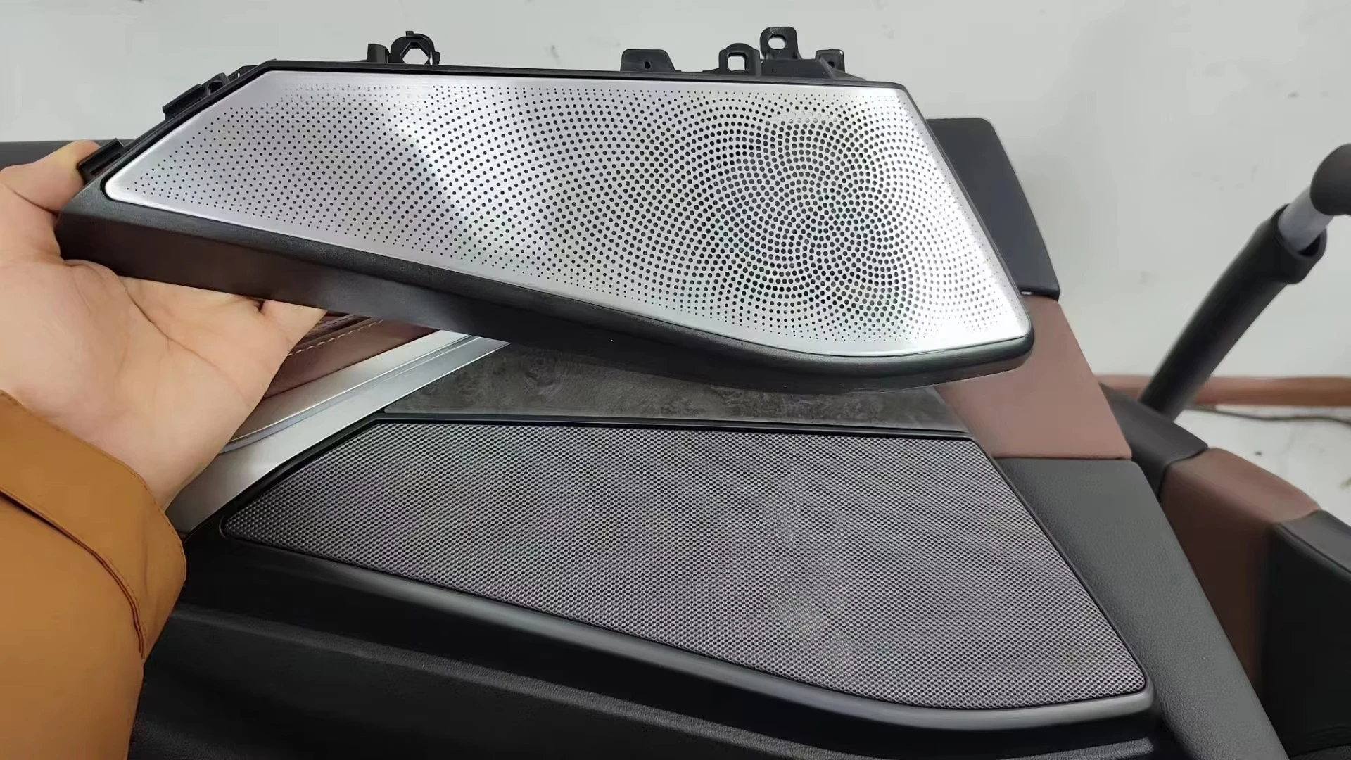 إضاءة محيطة للسيارة، مكبرات صوت للباب الأمامي والخلفي، إضاءة ليلية، غطاء مكبر صوت عالي النبرة مناسب لـ X5/X7 G05/G07