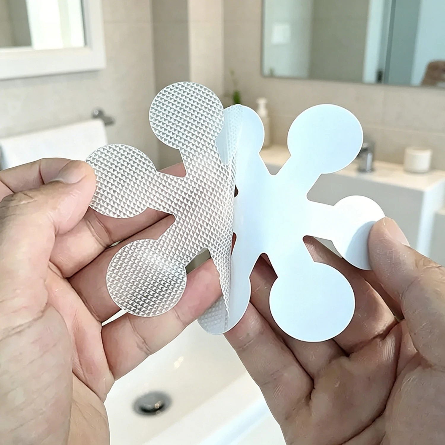 24 Pieces of Transparent Bathroom Anti-Slip Stickers, Anti-Slip Adhesive Pads, Anti-Slip Mats, Diameter 8cm / 3.15inch , Self-Adhesive and Easy to Install, Special Anti-Slip Stickers for Indoor and Outdoor Stairs, Bathtubs, Kitchens, Bathrooms, Boats, and Bar Counters