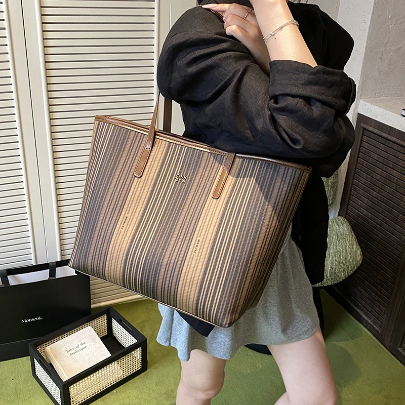 

High End Women Luxury Leather Elegant Fashion Shoulder Bag Designer Tote Handbag For Fashionable Urban Daily Use