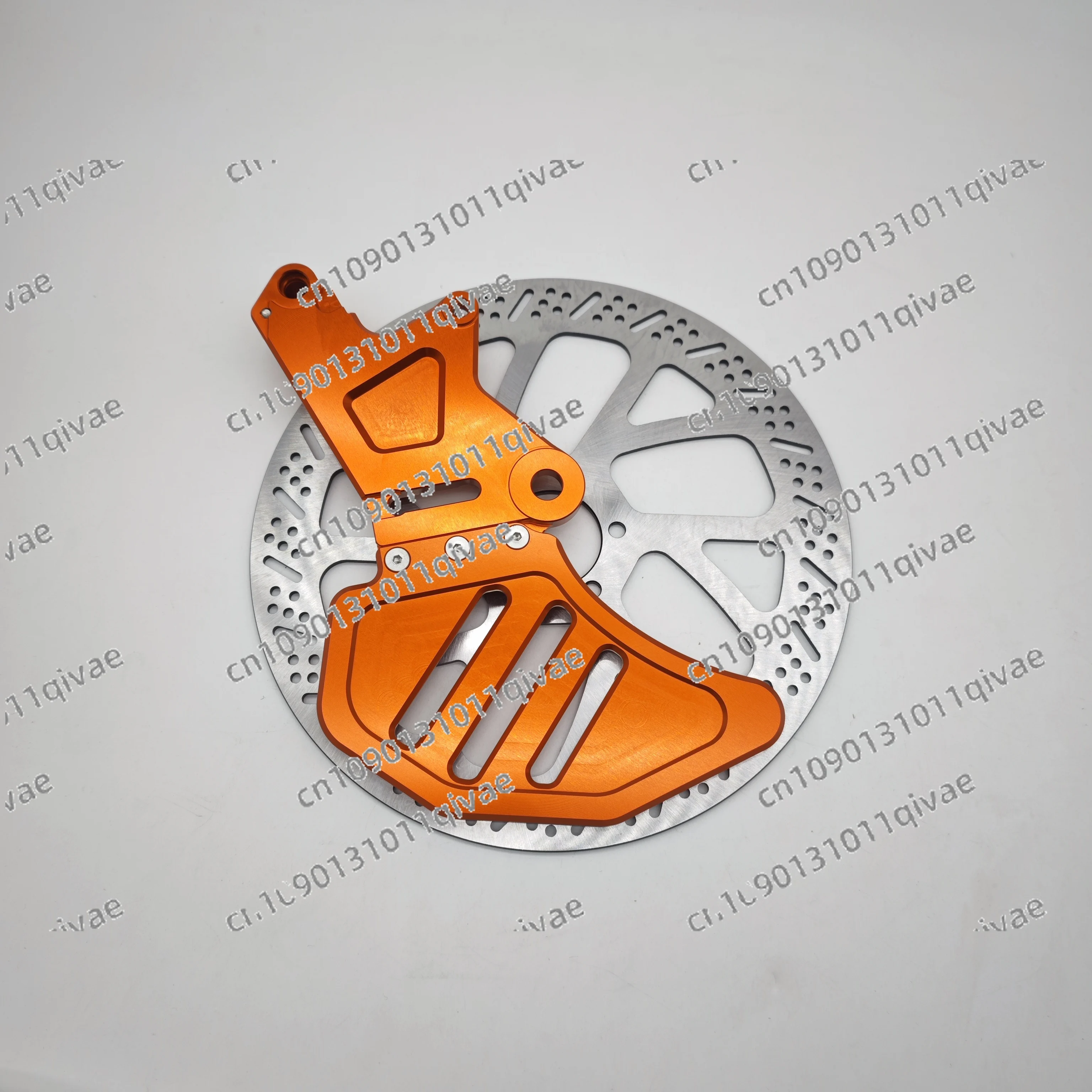 

Обработанный усиленный дисковый тормоз (240-3,3) и кронштейн заднего суппорта Ultra Bee — аксессуары для Light Bee