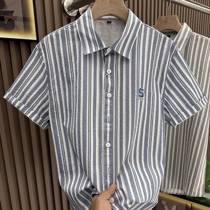 

Легкие свободные мужские полосатые Bubble irt ort Sve Ice Silk Bubble Texture BF Sle Summer Fren Japanese Sle irt