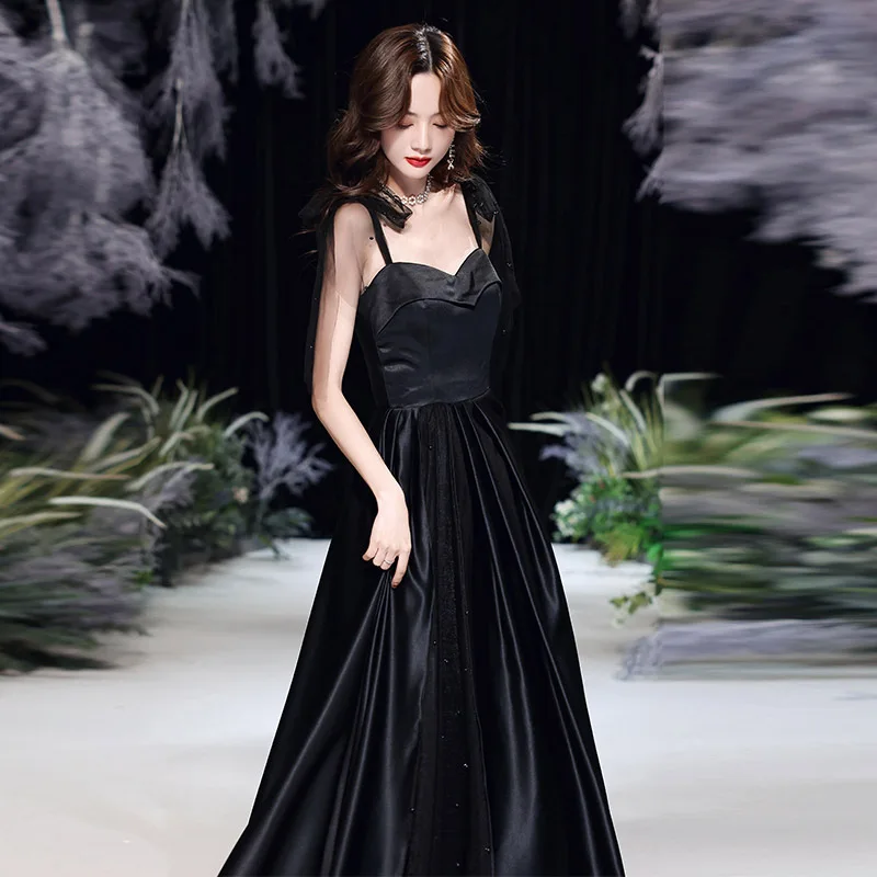 แฟชั่นสปาเก็ตตี้ชุดแต่งงานสําหรับผู้หญิงง่ายชุดราตรีซาตินนุ่ม Elegant Vestidos De Novia ที่กําหนดเอง