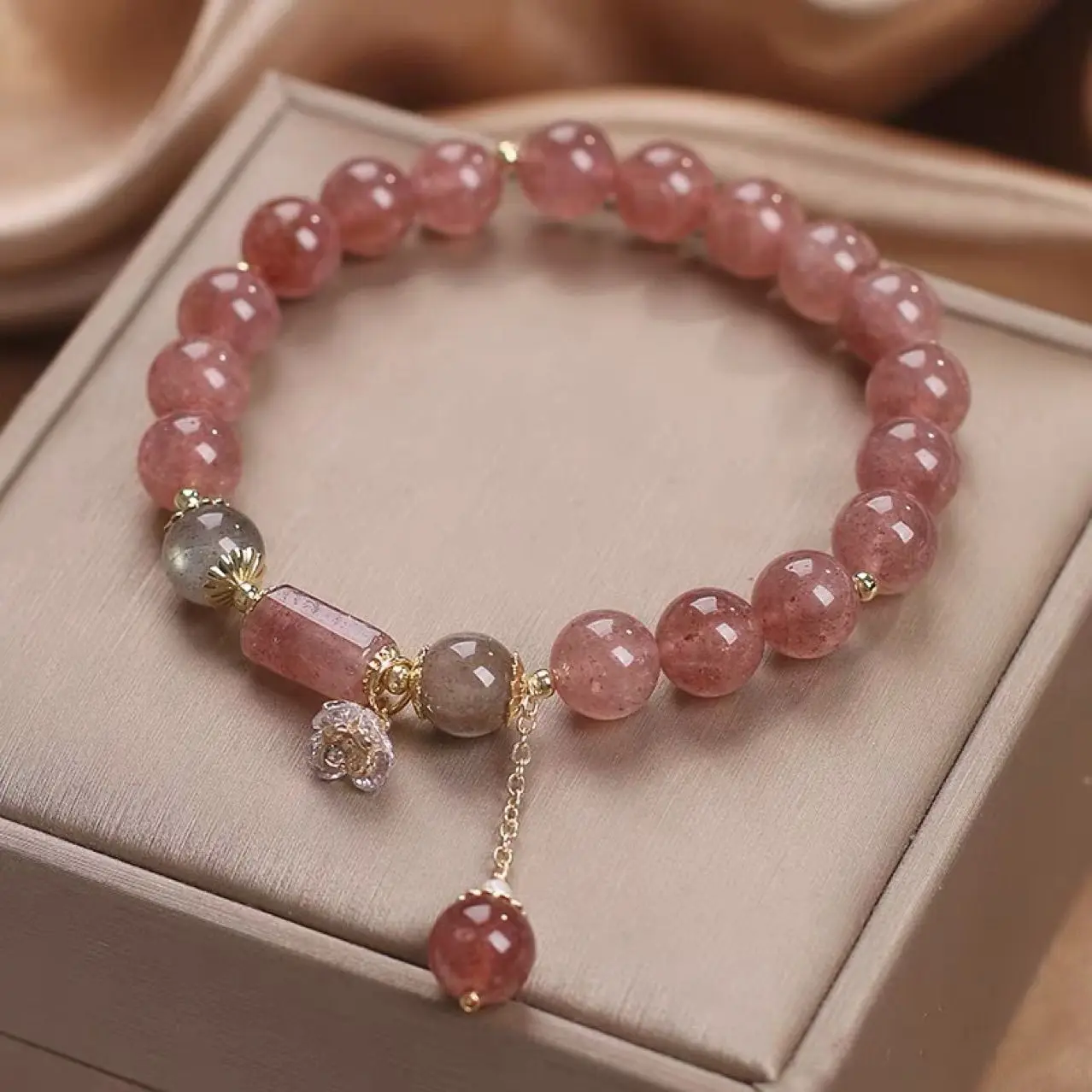 UMQ Natural Strawberry Quartz Pink Crystal Bracelet Female Special-Interest Design Girlfriends Light Luxury All-Match Jewelry