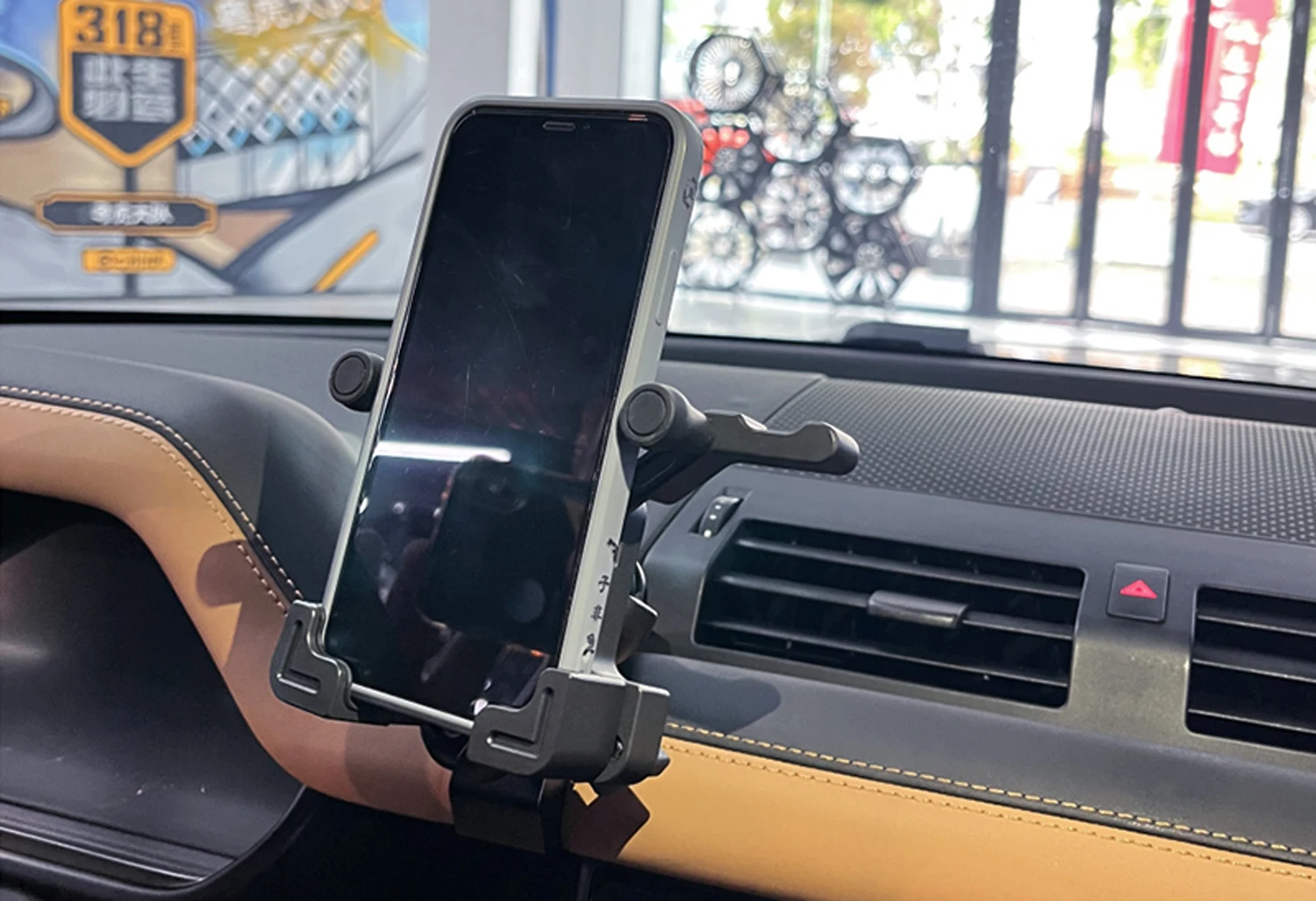 

For Land Rover Defender 2020-2025 Mobile Phone Holder Navigation Walkie-talkie Radio Bracket Offroad Digital Device Dash Mount