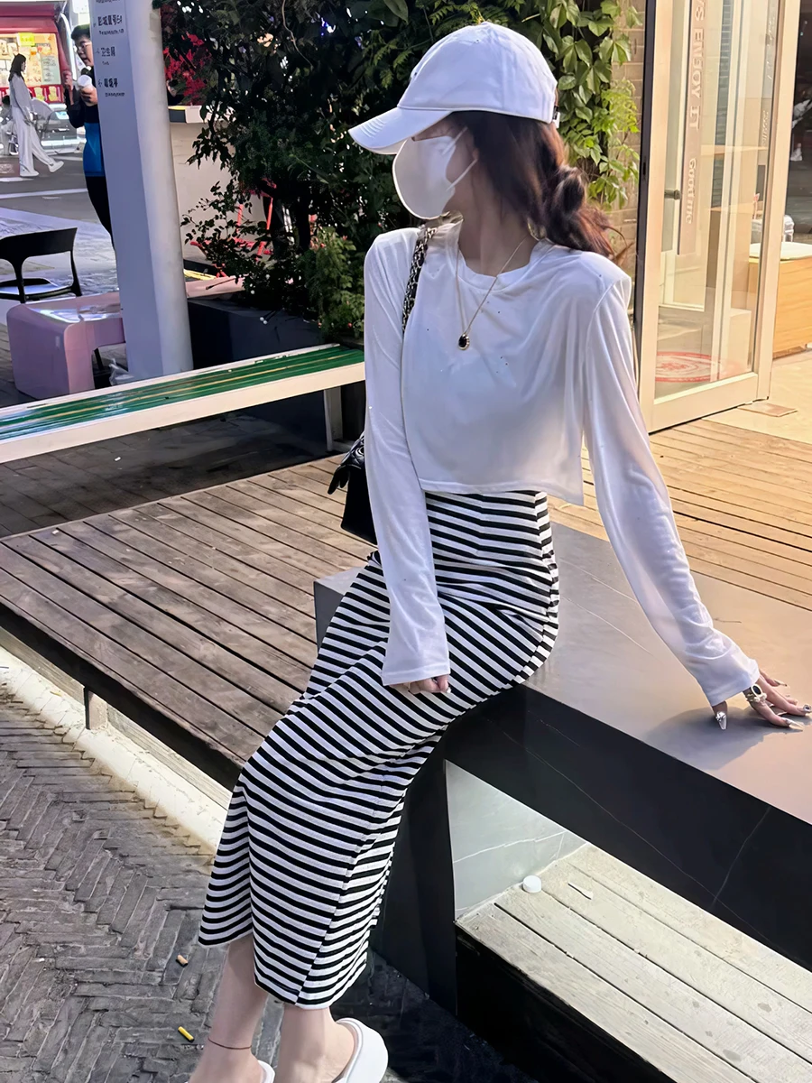 

Модная черно-белая полосатая юбка для женщин с высокой талией, А-силуэт, в корейском стиле, для повседневной носки, весна 2026