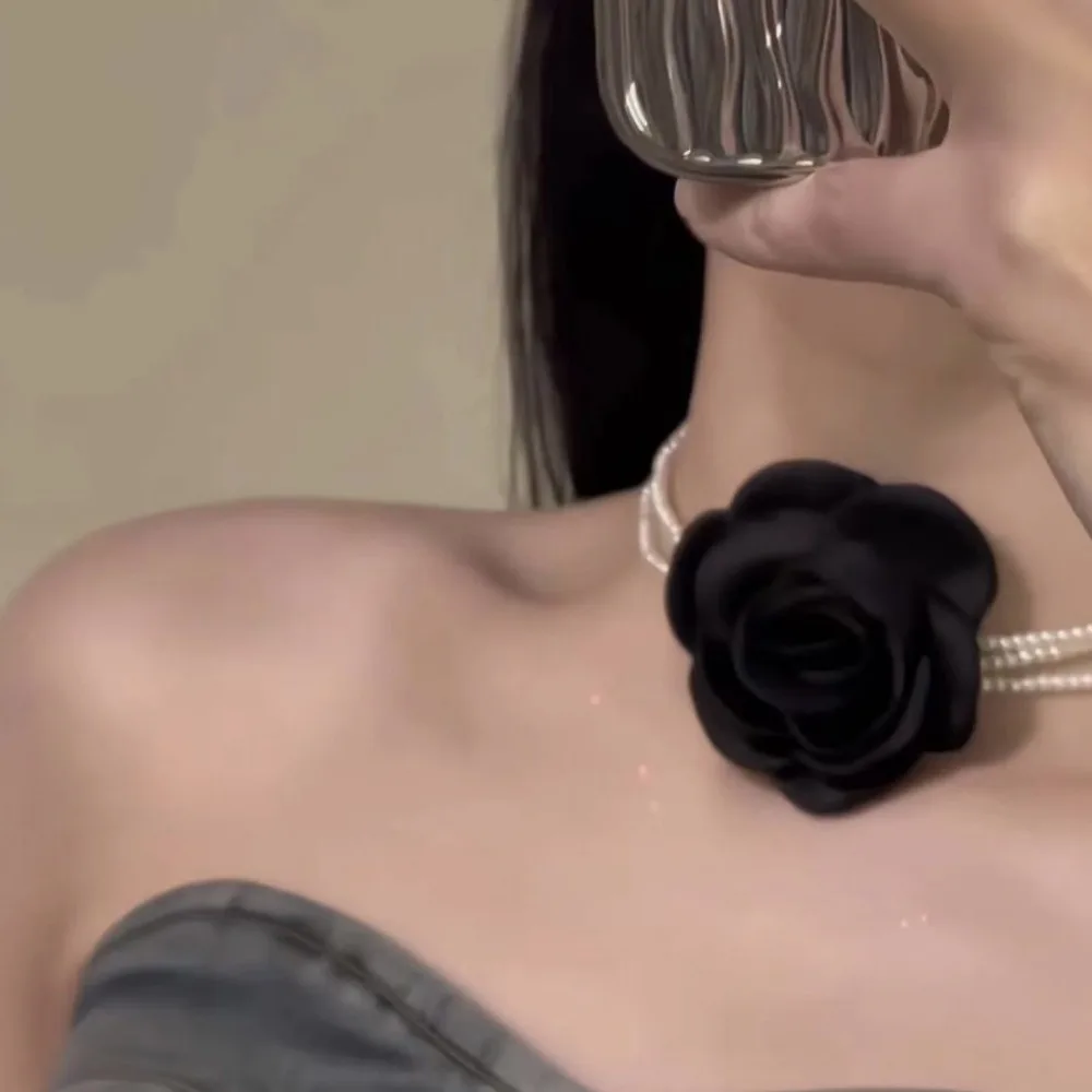 Retro Black 3D Rose Pearl Choker Women\'s Neck Chain Flower Design French Collarbone Chain Necklace Long Layered Necklace