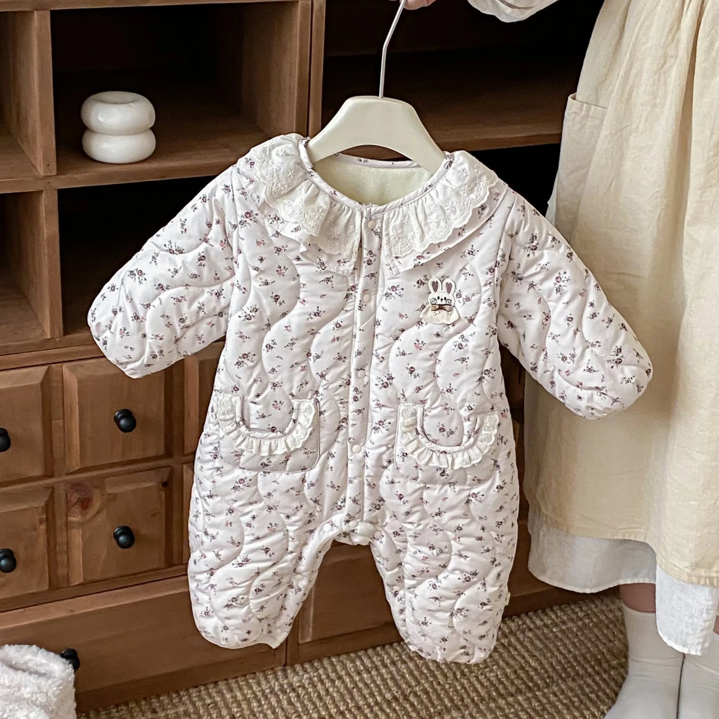 Baby Floral Jumpsuit 2025 Winter New Baby Lace Collar One Piece Clothes Plus Velvet Thicked Warm Climbing Clothes
