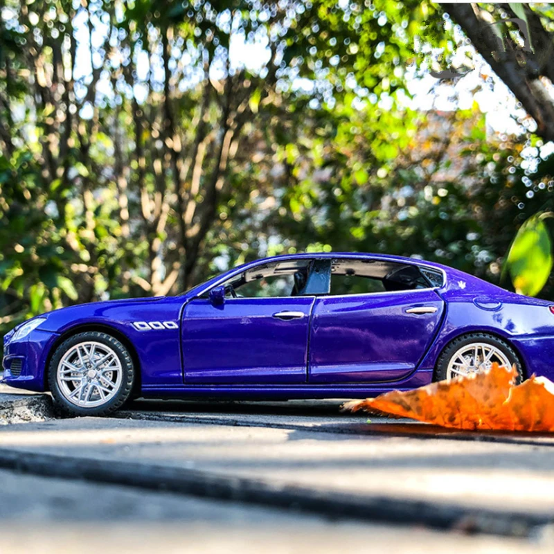 

1:32 Ghibli Quattroporte Alloy Car Model Diecasts Metal Toy Vehicle Car Model Simulation Sound Light Collection Childrens Gift