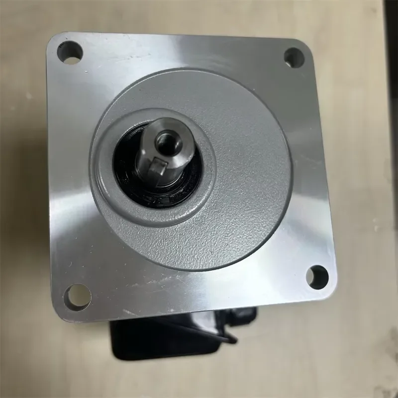 J230V18-200-20-C(Y) 220V 200W 1300~1630rpm Mini AC Geared Motor with Gear Box 1300~1630rpm Ac Miniature Motor