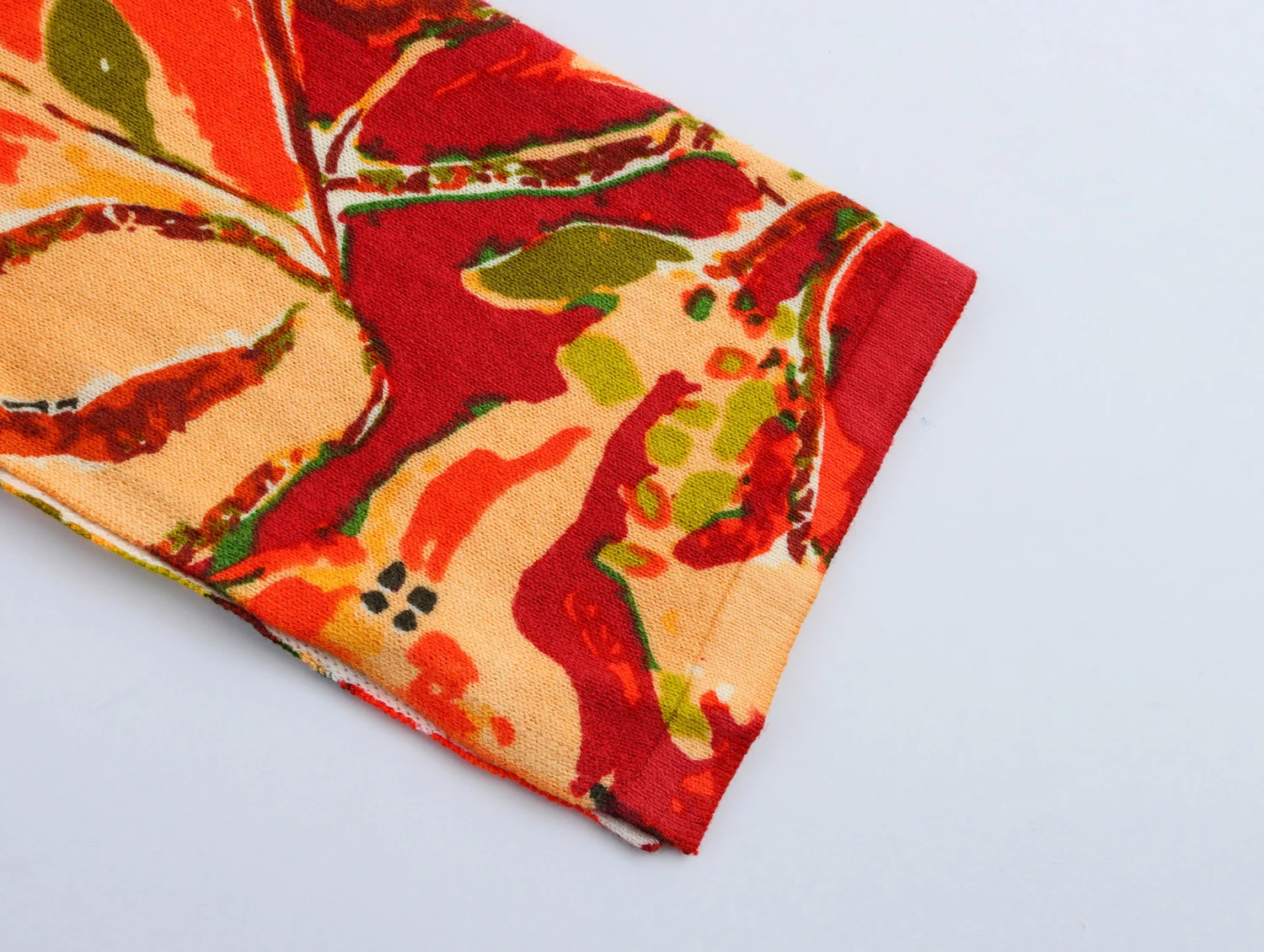 DEEABAE Wiosenna nowa odzież damska Temperamentowy nadruk z długim rękawem i okrągłym dekoltem Modny sweter z dzianiny