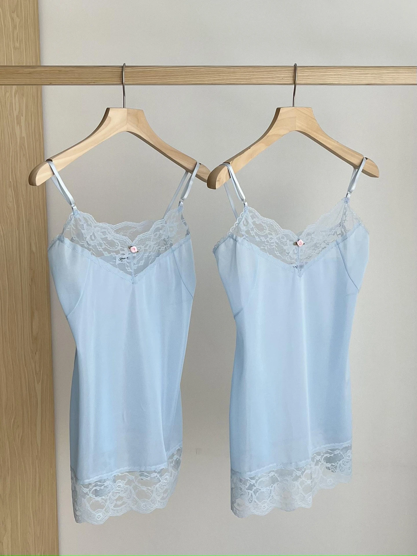 Sexy Me Chest Bared Lace Patchwork Strap Top Layered Wear Blue Rose Color Vaion Sle Regular Length Polyester Fiber
