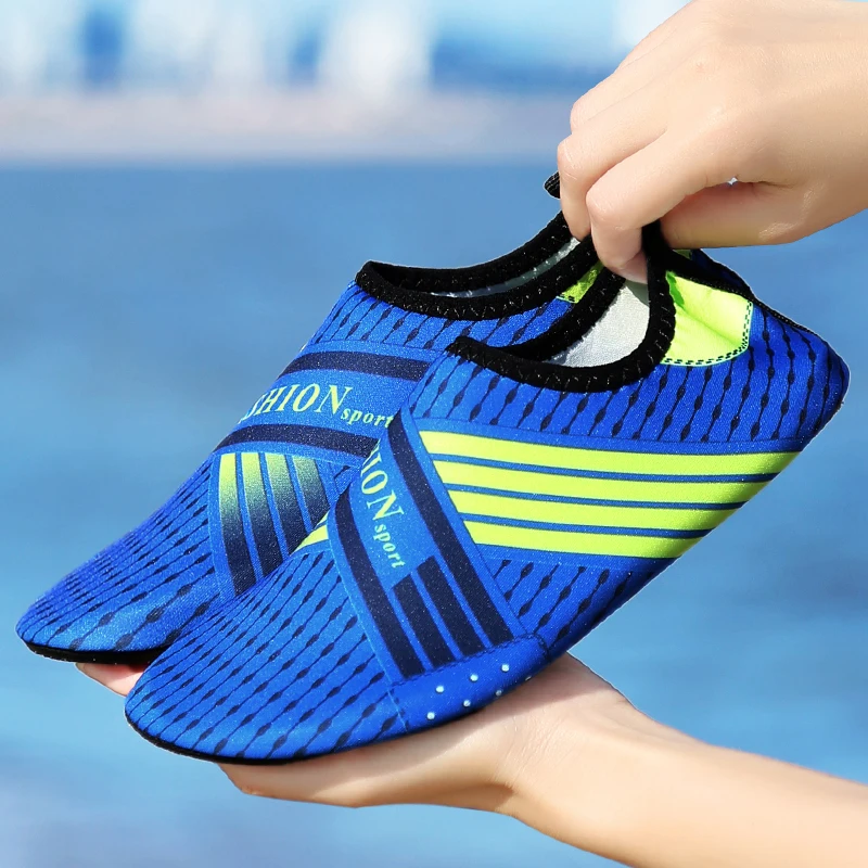 

Outdoor Beach Barefoot Shoes Men Women Swimming Shoes Summer Comfy Breathable Men's Aqua Shoes Light Slip-on Women's Water Shoes