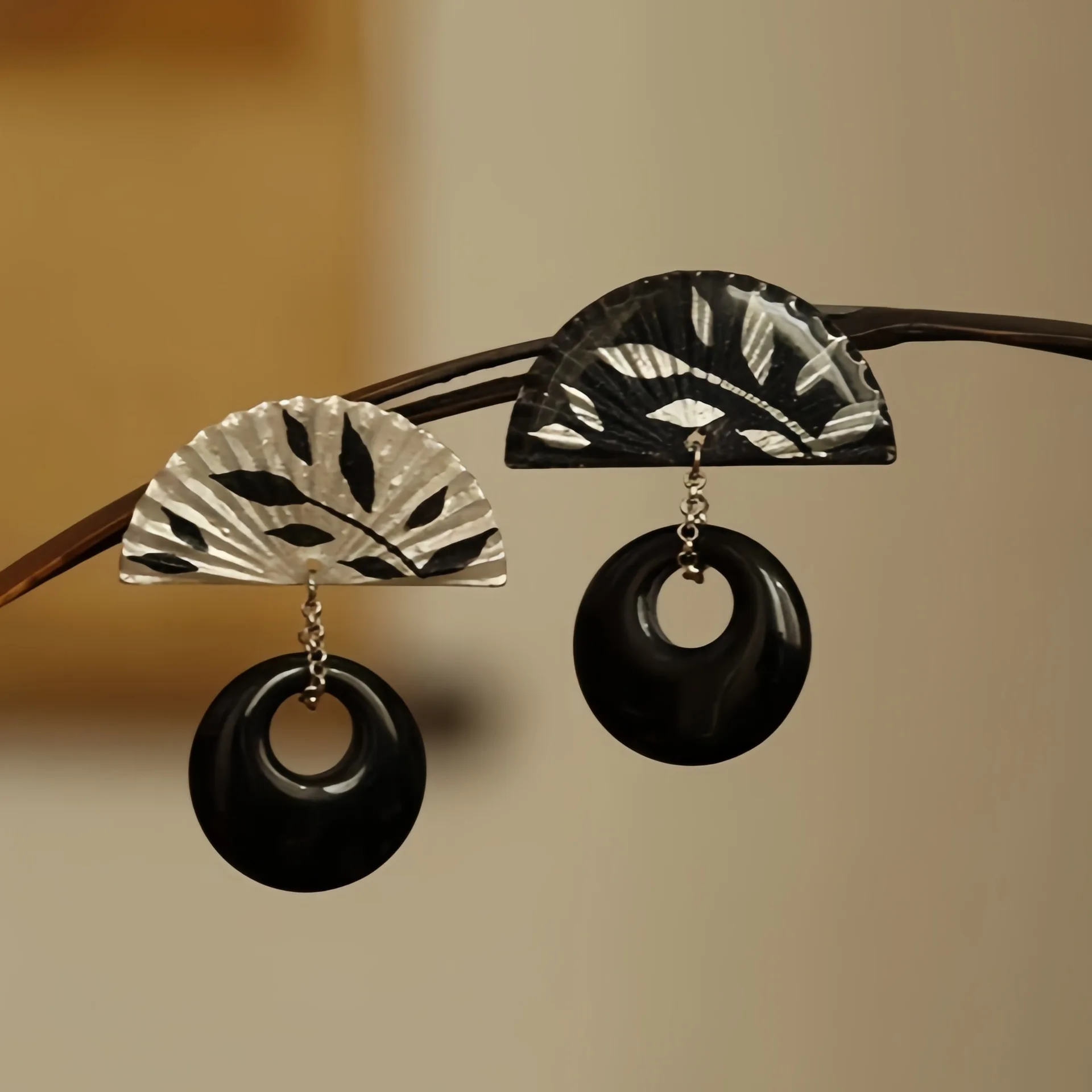 Vintage Neo-Chinese Style Black Agate Fan Shape Round Hoop Drop Dangle Earrings 925 Silver Two-tones Black Jewelry Dropshipping