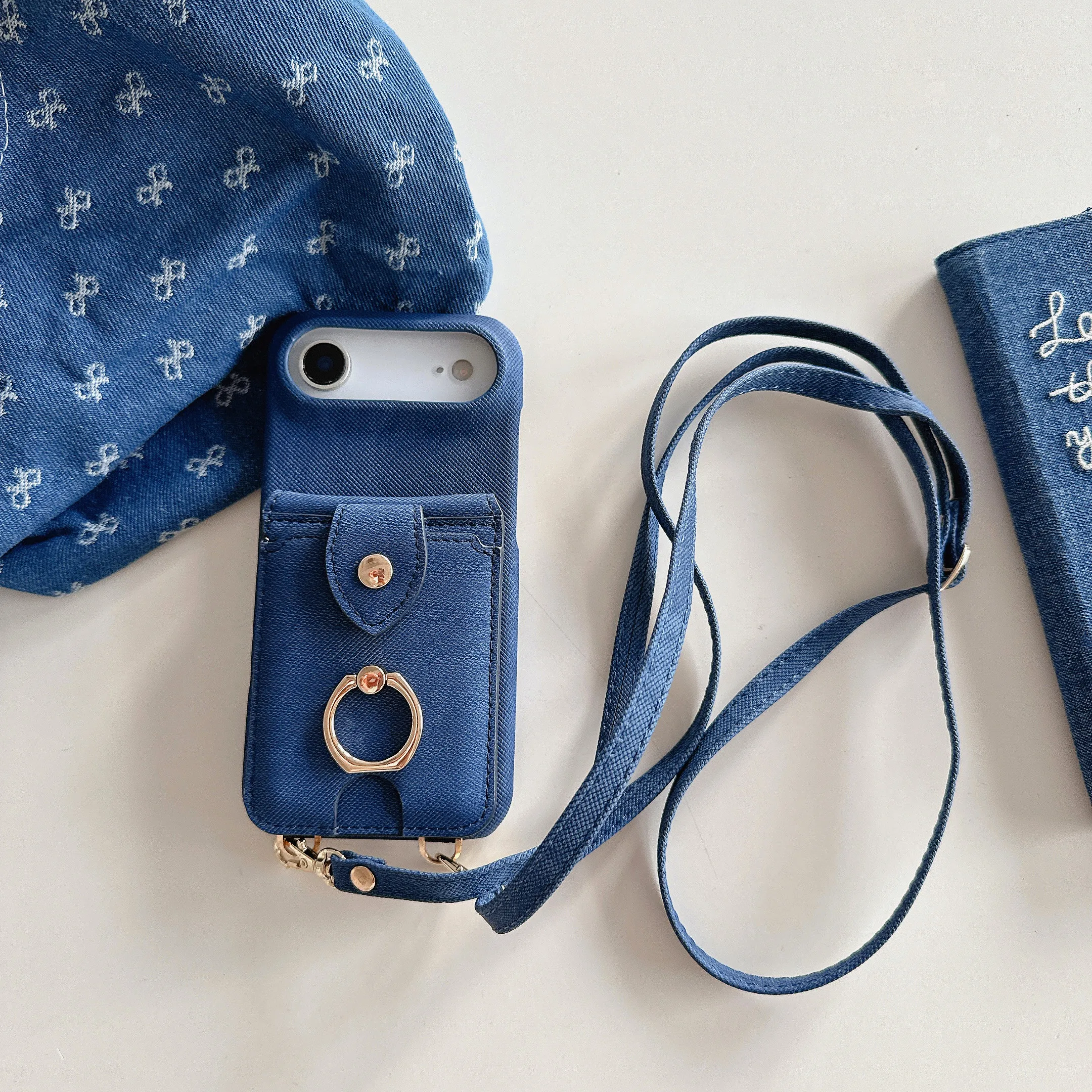 

Кожаный чехол-книжка с магнитным кошельком и держателем через плечо для iPhone 17 Pro Max 16 Plus 15 Plus 14 13 12 с длинным карманом на ремешке