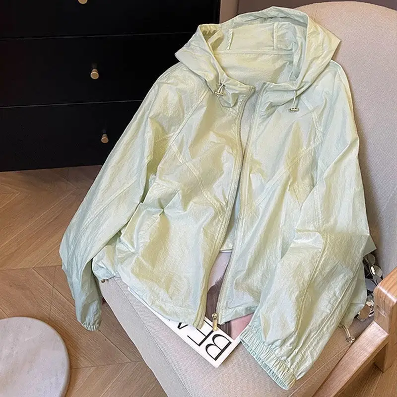 

Summer 2025 Women's Loose Breathable UV Protection Hooded Outerwear Korean Sle Faion Online irt Pure Color