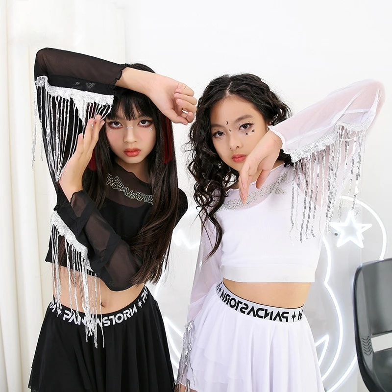 Vestiti Hip Hop per ragazze Costume da ballo di strada Top con nappe Gonna bianca nera Gruppo Abiti da spettacolo Kpop Abbigliamento da palcoscenico per cheerleader