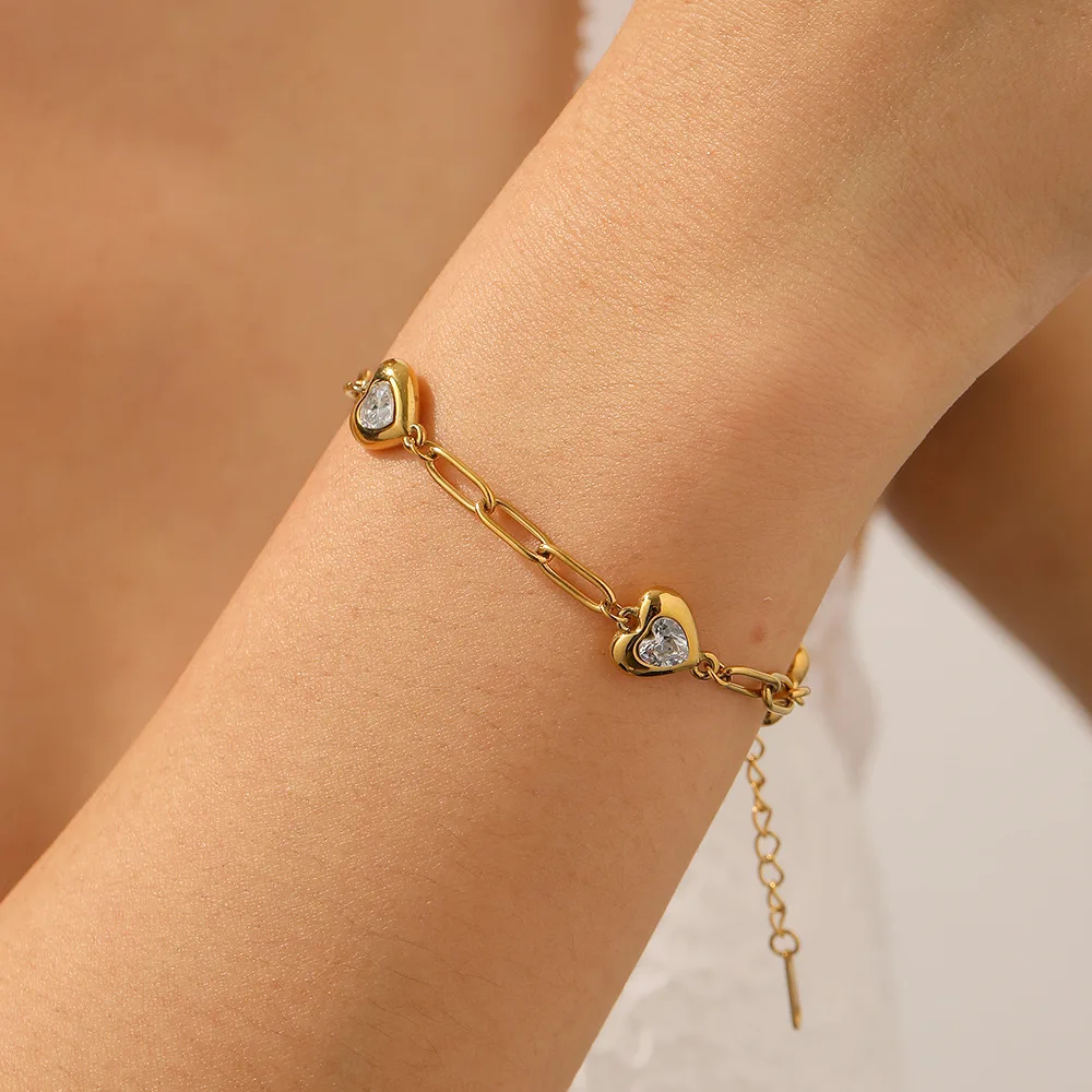 

Stainless steel gold-plated heart-shaped jewelry, luxurious and high-end, four heart-shaped diamond bracelet for women.