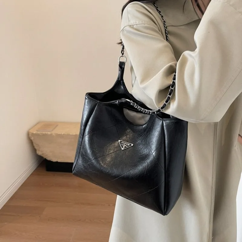 

2025 Women's Shoulder Bag for Work Commuting Comfortable Strap High-end Carryall European Fashion Business Travel