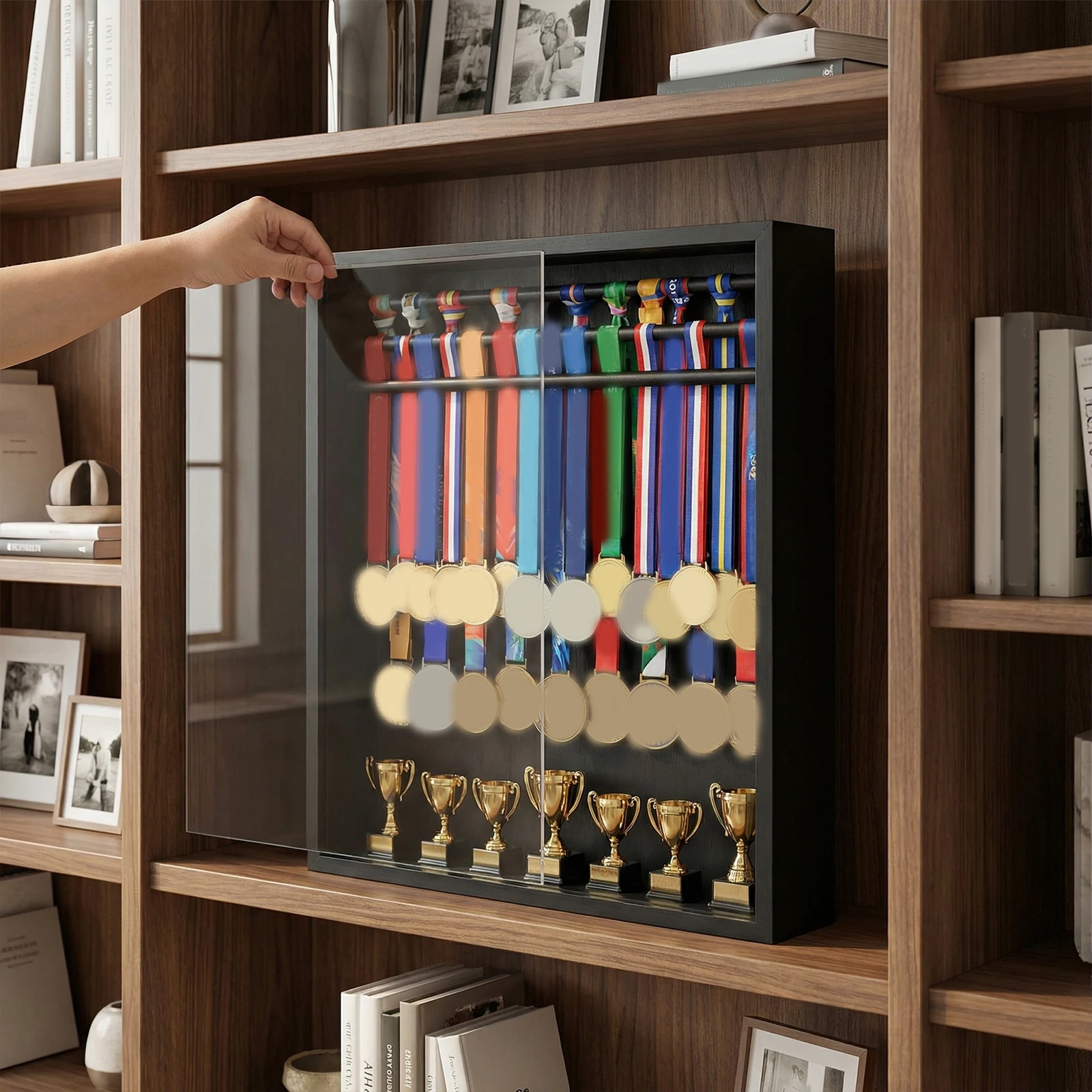 Estante de Exhibición de Medallas y Trofeos de Madera, 15x22 Pulgadas, para Montar en la Pared, con 3 Barras Colgantes, Capacidad para más de 60 Medallas, para Natación, Atletismo y Todos los Deportes