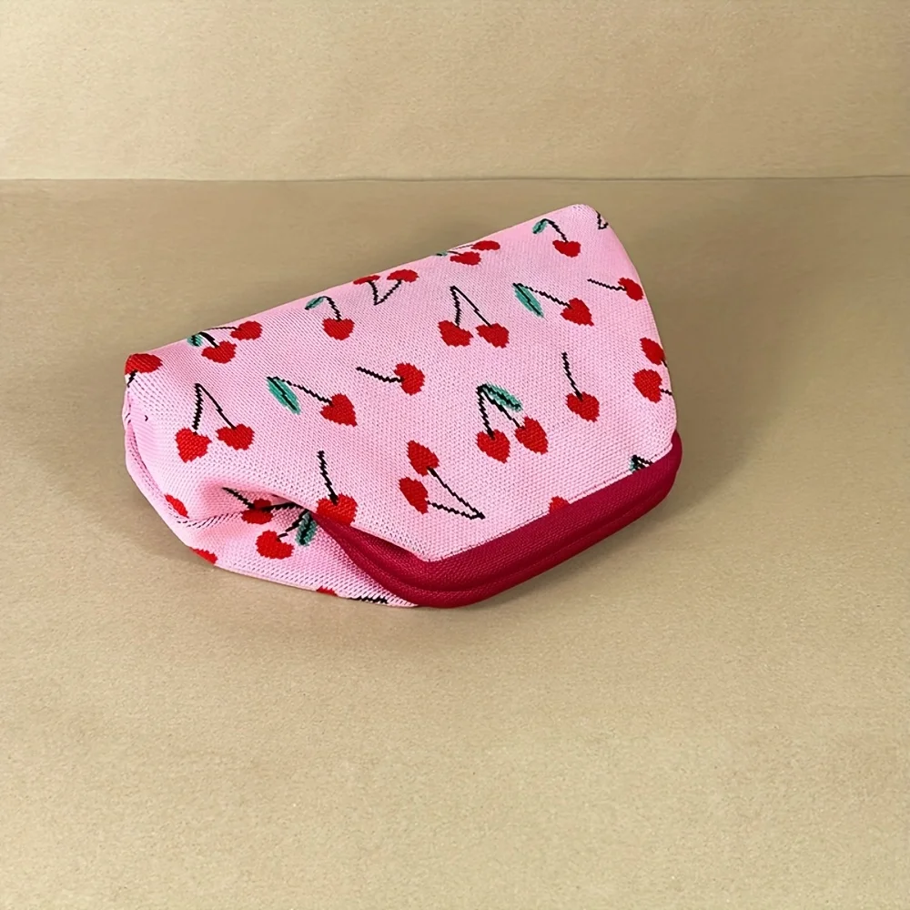 Neue Damenhandtasche mit Kirschstickerei, Modische und Praktische Stricktasche, Vielseitige Pendler-Cloud-Tasche. – Detail 7