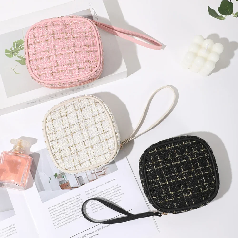 Mini Woven Makeup Bag – Portable Cosmetic Pouch with Zipper, Compact Organizer for Lipstick Keys Coins, Travel & Daily Use