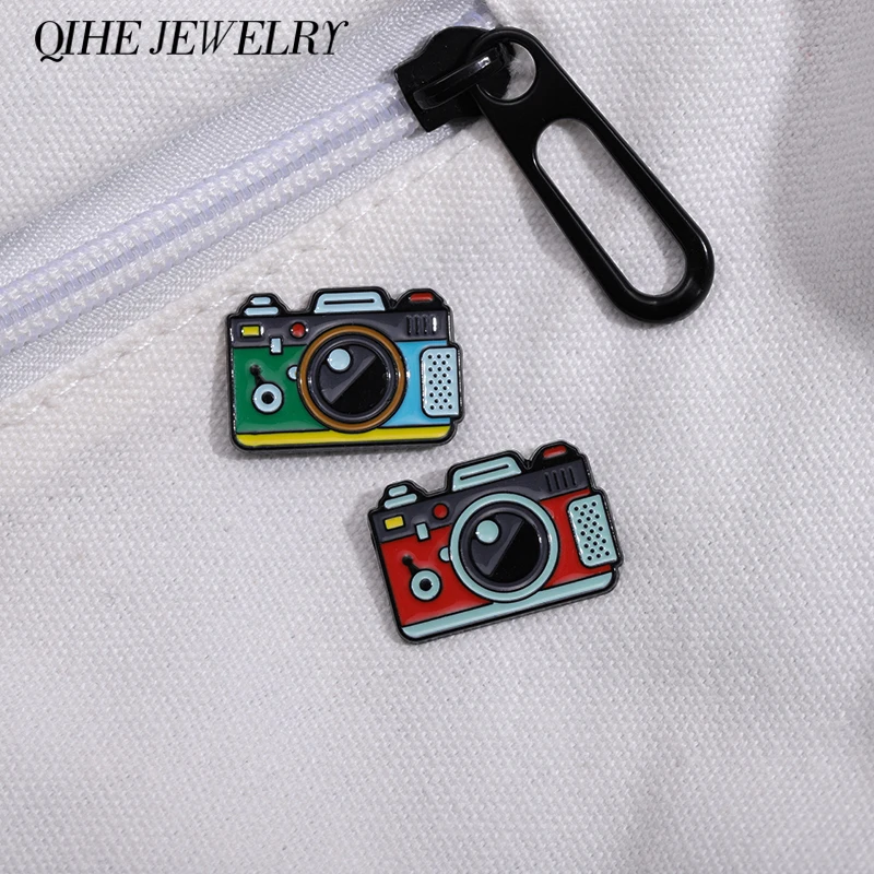 Retro Camera Enamel Pin Personalized Photo Cartoon Color Brooch Lapel Recording Outdoor Badge Funny Jewelry Gift Kid Friends