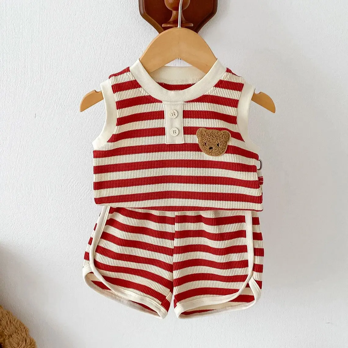 Летний комплект детской одежды из 2 предметов, жилет без рукавов с вафельным медведем, топ + шорты, модная милая полосатая домашняя одежда для маленьких мальчиков и девочек, пижамы