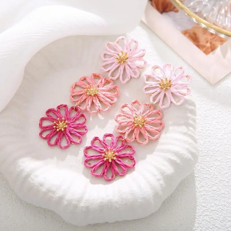 Women Triple Flower Straw Woven Earrings Handmade Bohemian Lightweight Dangle Earrings for Beach Travel Accessories