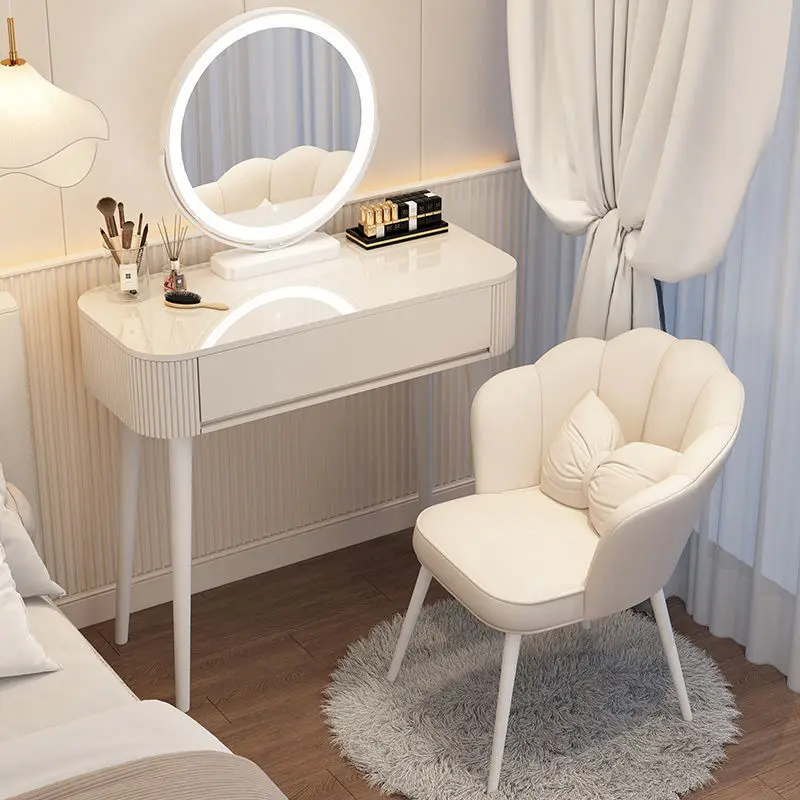 The bedroom is a simple and modern small apartment dressing table, light luxury wabi-sabi cream style dressing table