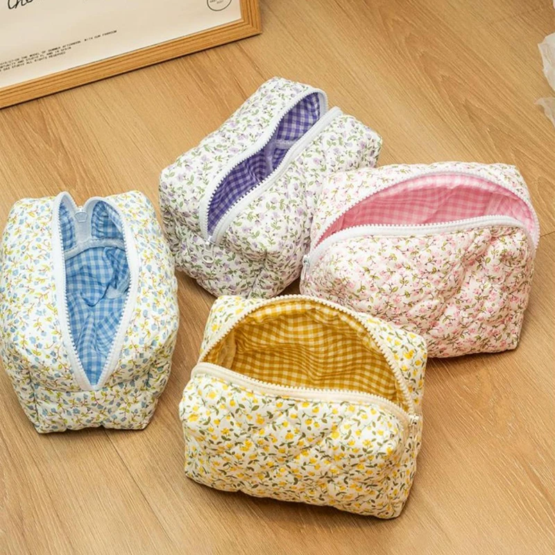 New Storage Organizer Floral Puffy Quilted Makeup Bag Flower Printed Cosmetic Pouch Large Travel Cosmetic Bag Makeup Accessory