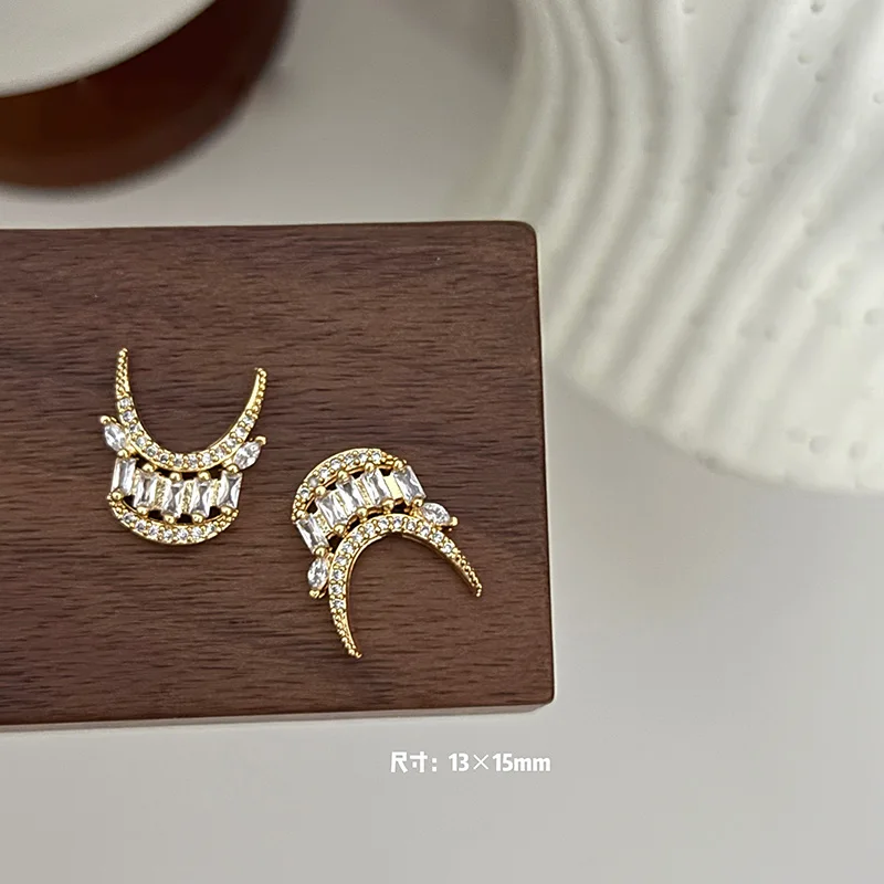 5 Stück vergoldete Kupfer-Zirkon-Nagelanhänger – Nagelkunst-Dekoration im französischen Stil mit glitzerndem Kristallrand, luxuriöser Nagelschmuck – Detail 8