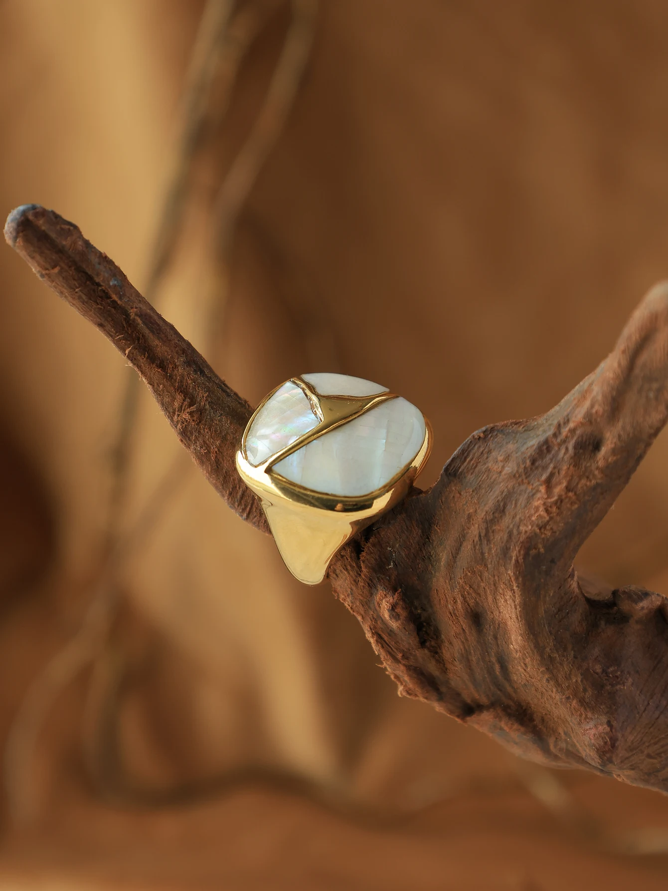 A retro autumn versatile simple temperament palace style fashion women\'s natural stone geometric cut casting ring dating party