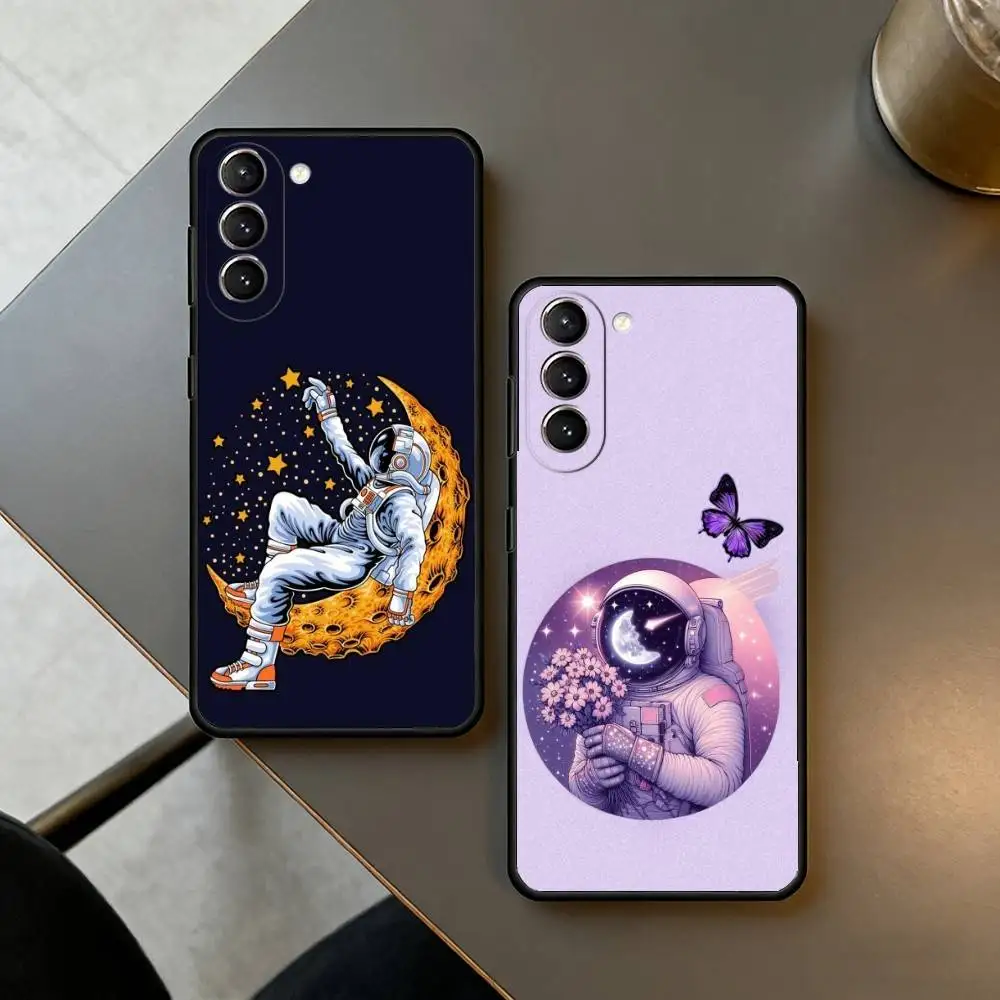 

Cartoon Astronaut Cute Phone Case For Samsung S25,24,23,22,30,21,10,9,Ultra,Plus,Lite,FE,4,5 G Soft Black Case