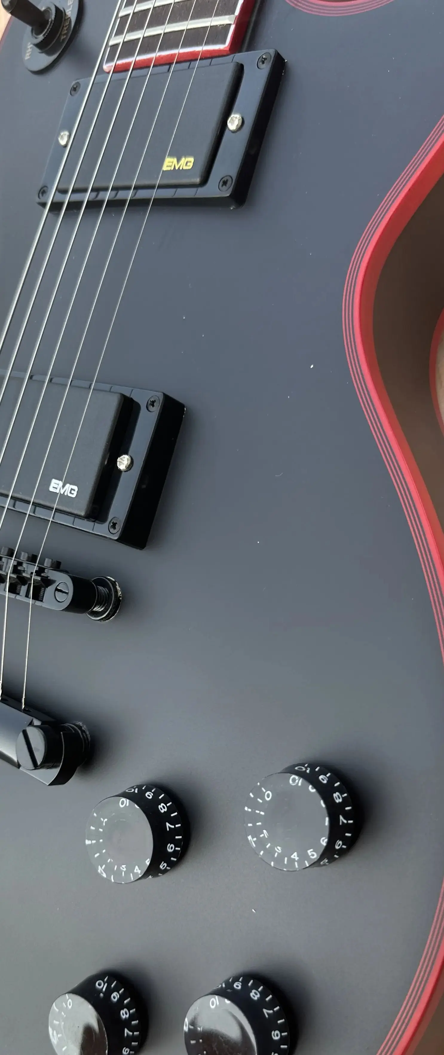 Customized electric guitar, Red logo and body wrapping, matte, black EMG cartridge, lightning package