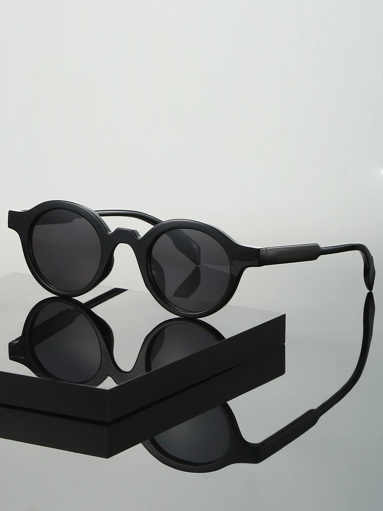 1-teilige schwarze Herrenbrille mit rundem Rahmen, hochwertiges dickes Rahmendesign, einfache und modische Basic-Brille in reiner Farbe
