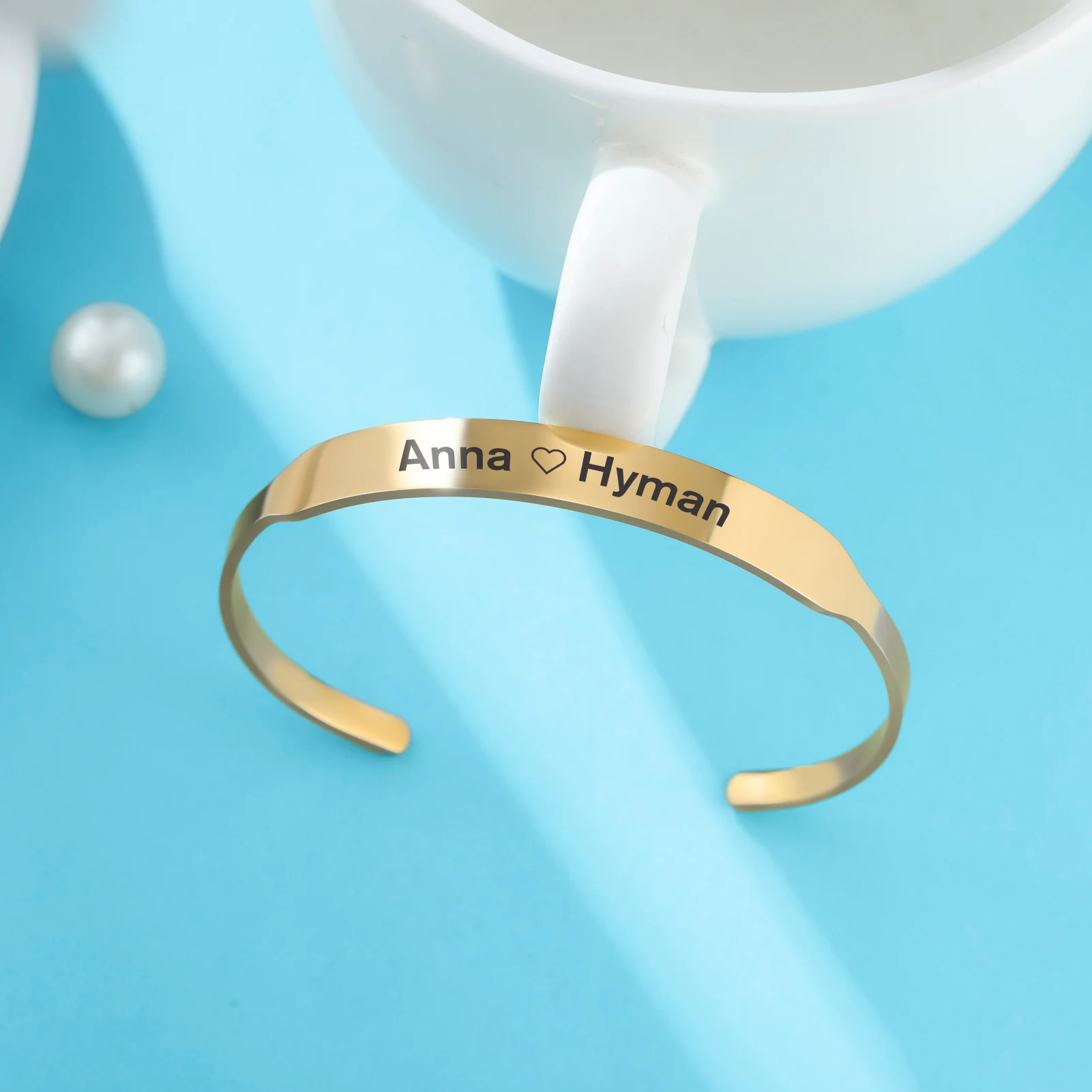 

Открытый браслет по индивидуальному заказу с выгравированным именем и логотипом предложений, персонализированные ювелирные изделия из нержавеющей стали для мужчин и женщин, 2026, новогодние подарки