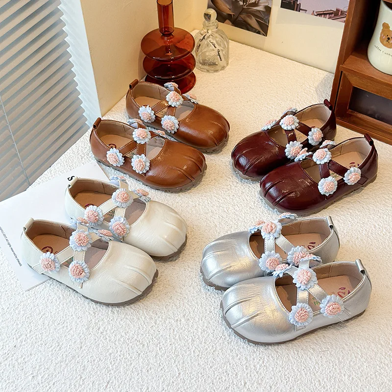 

Новые весенние кожаные туфли для девочек, модные универсальные туфли «Принцесса» с цветочным узором и кружевной отделкой, мягкая подошва, нескользящие, для танцев