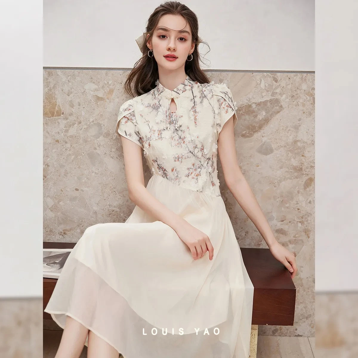 

LOUIS YAO 3D Flower Print Women Cheongsam Dress 2026 Summer Asymmetrical Improved Short Sleeve Stand Collar Dress