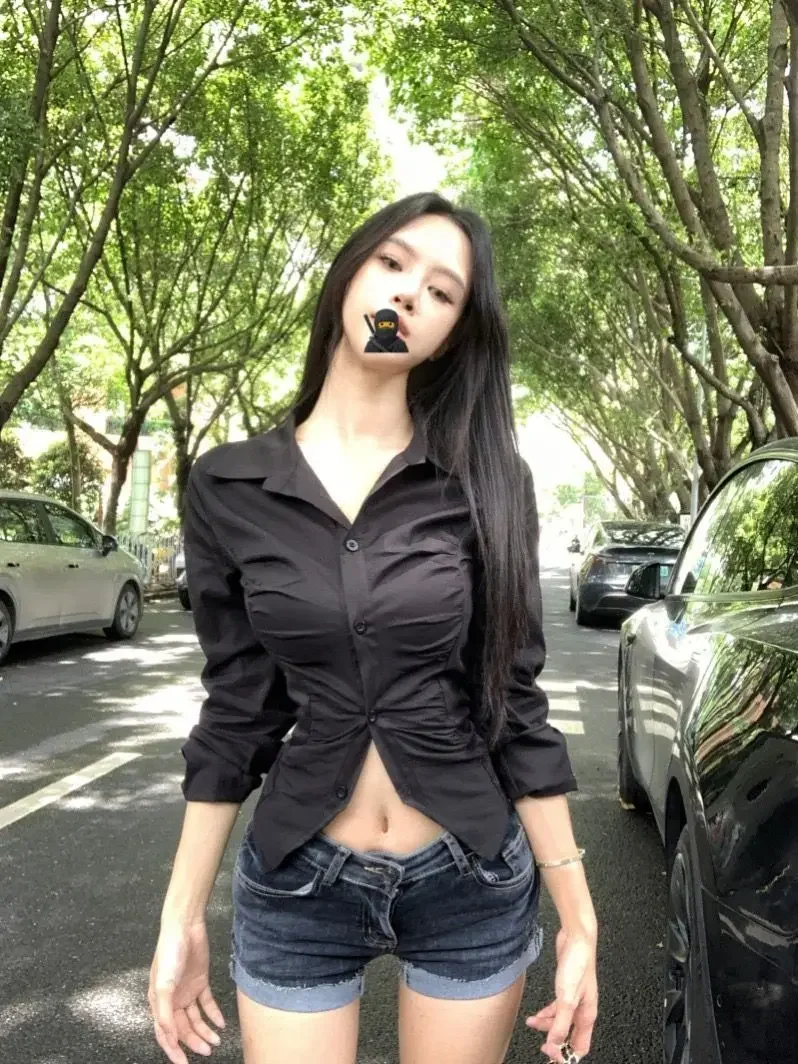 

2025 Style Temperament Collared Pleated Black Tight Waist Top Highlights Chest Long Sleeved Spicy Girl Versatile Shirt