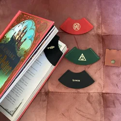 Kawaii Harr Leather Academy of Magic Badge Bookmarks Potteres Hot Gold Cute Bookmarks Book Pagers Children's Birthday Gifts