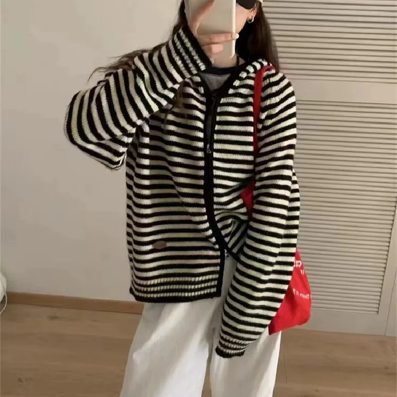 

Hooded Zipper Knitted Cardigan Autumn and Winter New Korean 2025 Retro Striped Design Sense Casual Versatile Sweater for Women