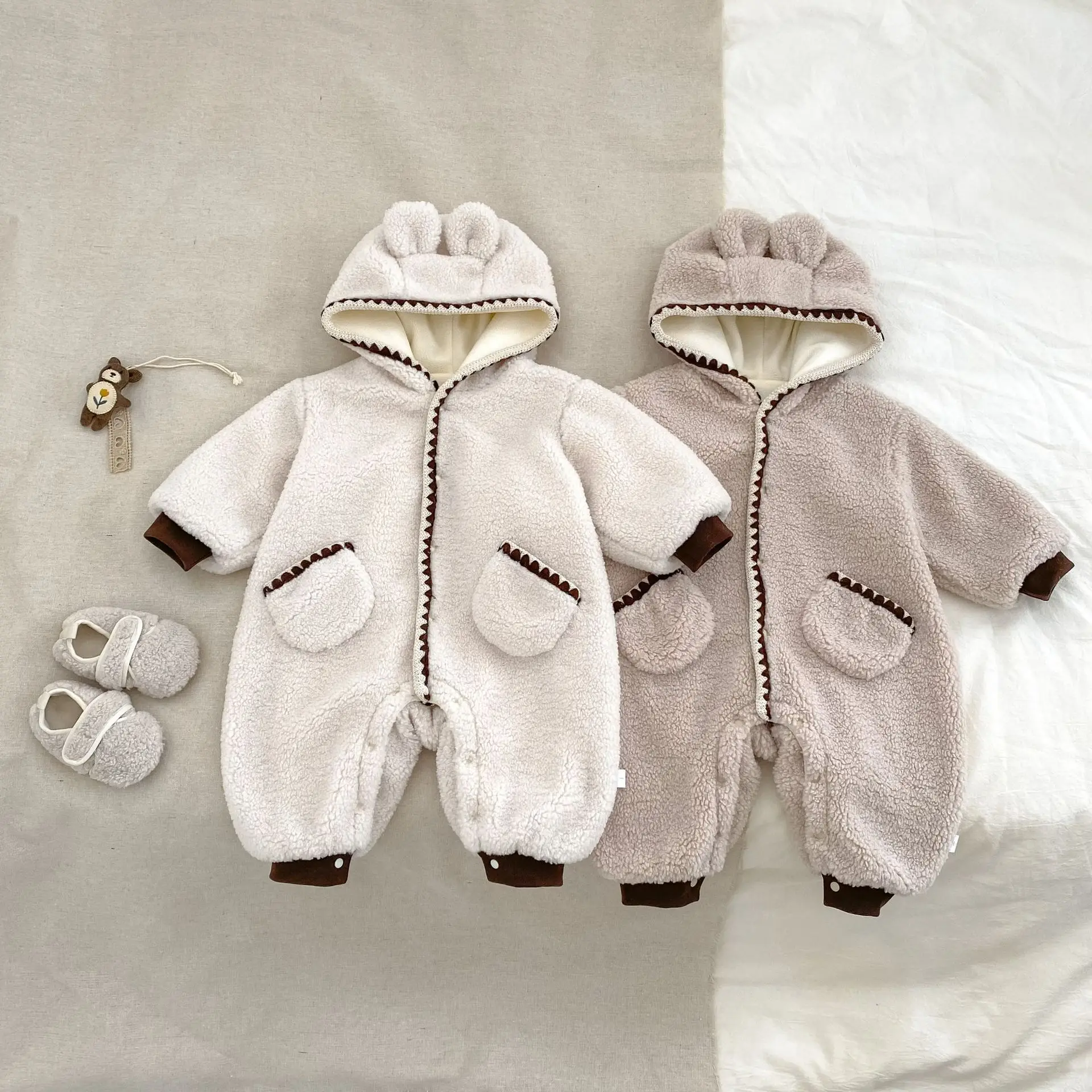 

2025 Winter New Baby Girl Long Sleeve Hooded Romper Newborn Toddler Warm Fleece Jumpsuit Infant Cute Bear Ear Clothes 0-24M