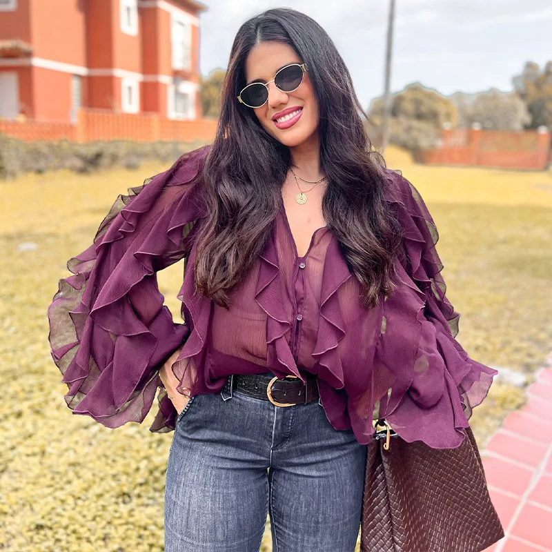 2025 Camisa de gasa con cuello en V de color Beige liso para mujer, camisa informal holgada de manga larga con un solo pecho y borde con volantes en capas